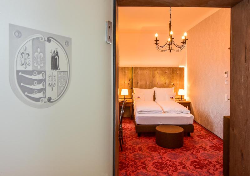 Double Room Queensize Single Use image 3