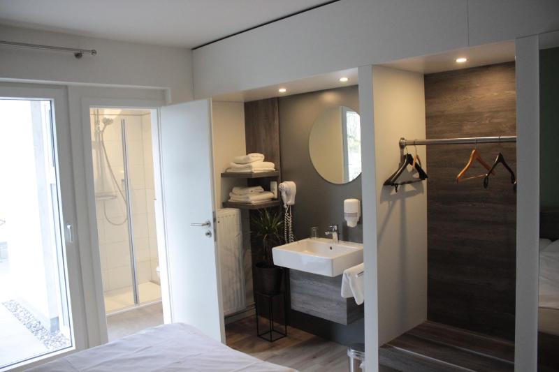 Double Room image 3