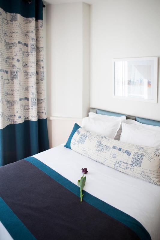 Classic Double Room with Balcony image 1