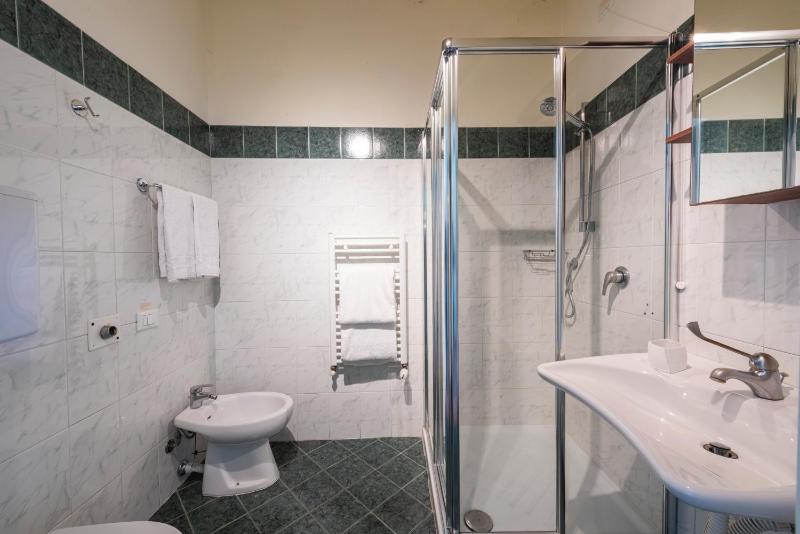 Standard Triple Room image 3