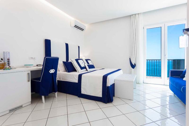 Superior Double Room image 3