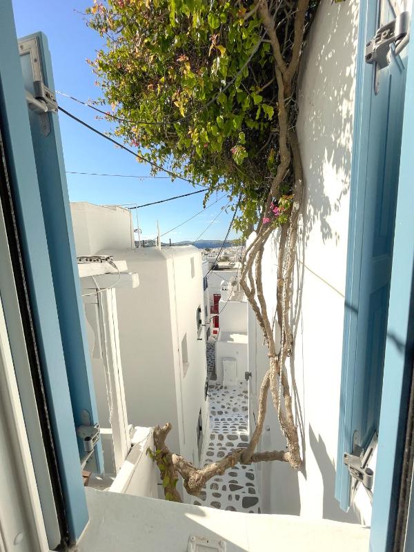 Double Room with City View image 3