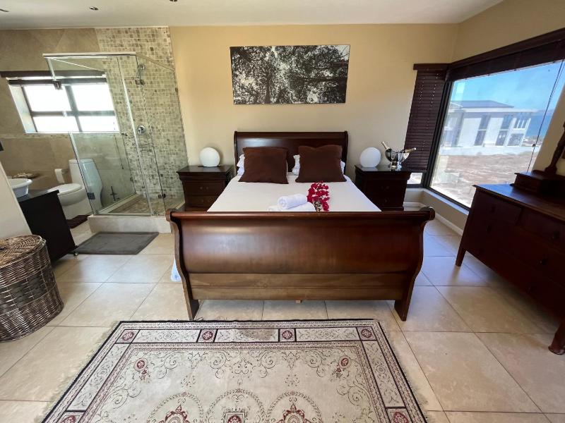 Whispering Waves - Serene Langebaan Getaway with Breathtaking Views - image 14