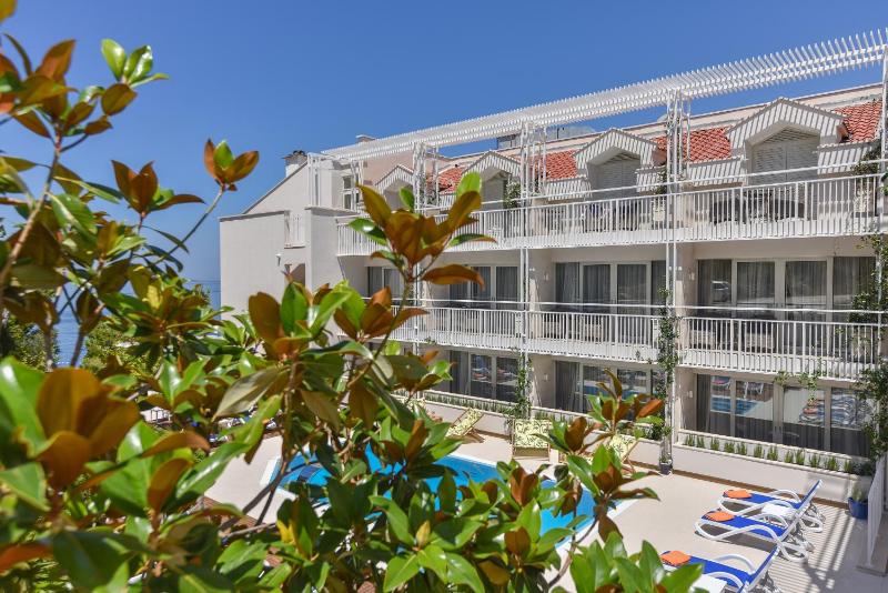 Double or Twin Room with Balcony image 2