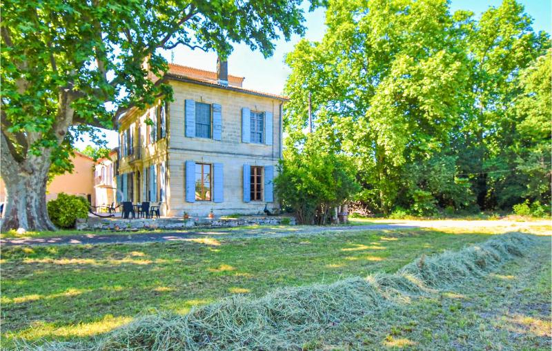 2 Bedroom Beautiful Home In Avignon - image 28
