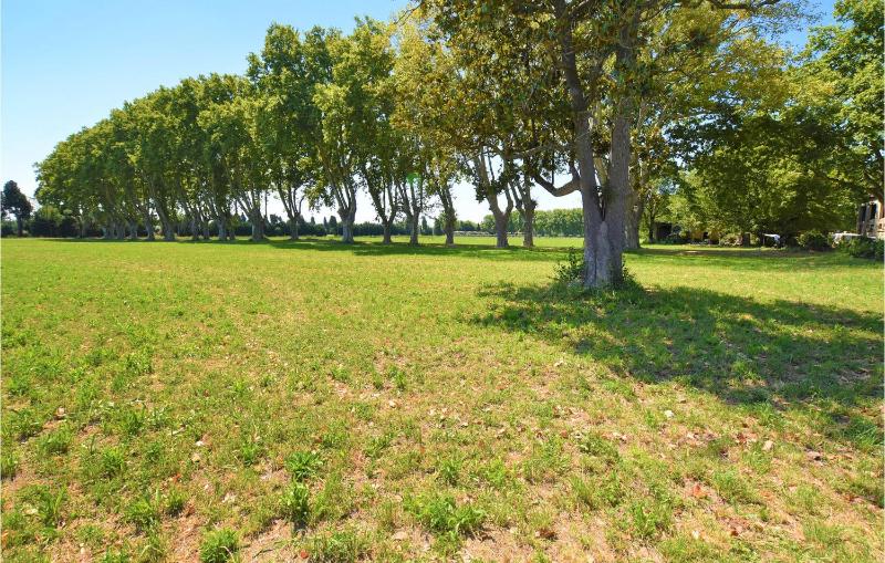 2 Bedroom Beautiful Home In Avignon - image 5