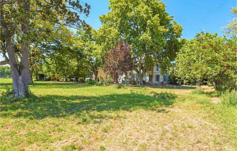 2 Bedroom Beautiful Home In Avignon - image 13