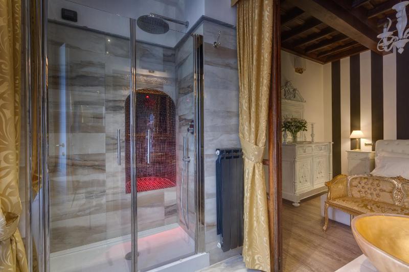 One-Bedroom Apartment image 3