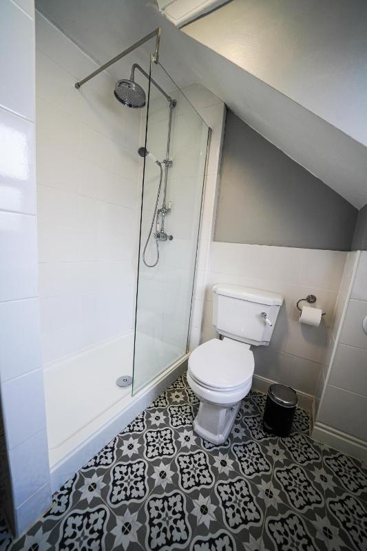 Classic Double Room image 4