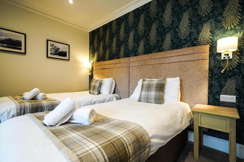 Classic Twin Room image 4