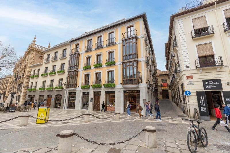 BiBo Suites Real Chancilleria - image 15