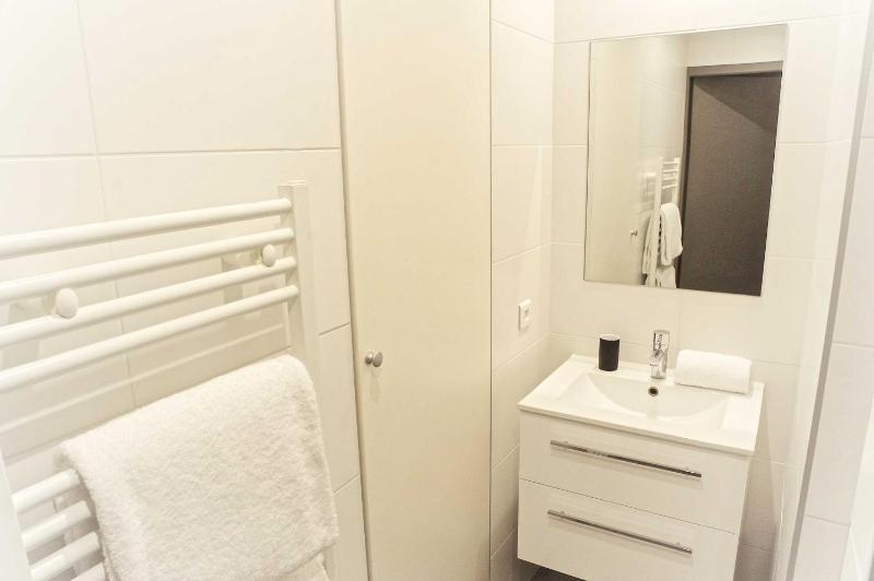 One-Bedroom Apartment image 3