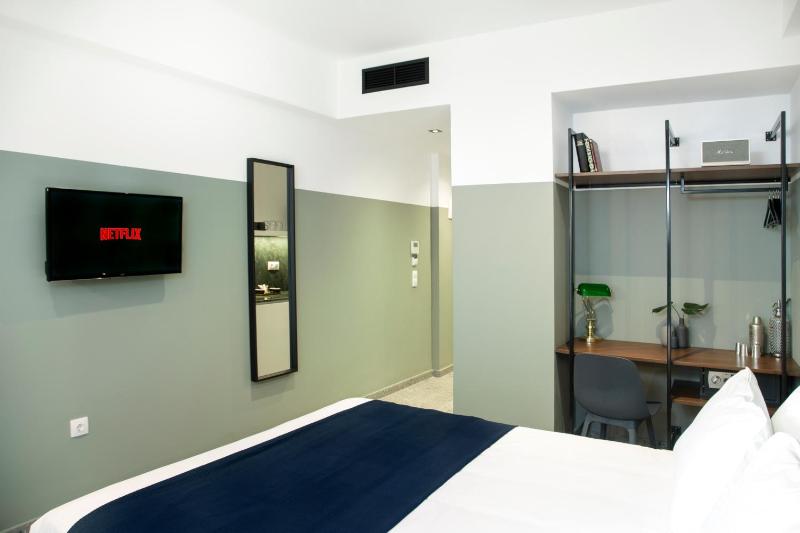 Double Room with Balcony image 3