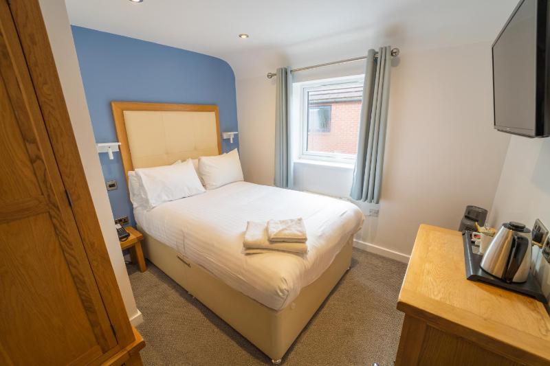 Small Double Room image 1