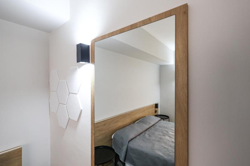 Twin Room with Private Bathroom image 2