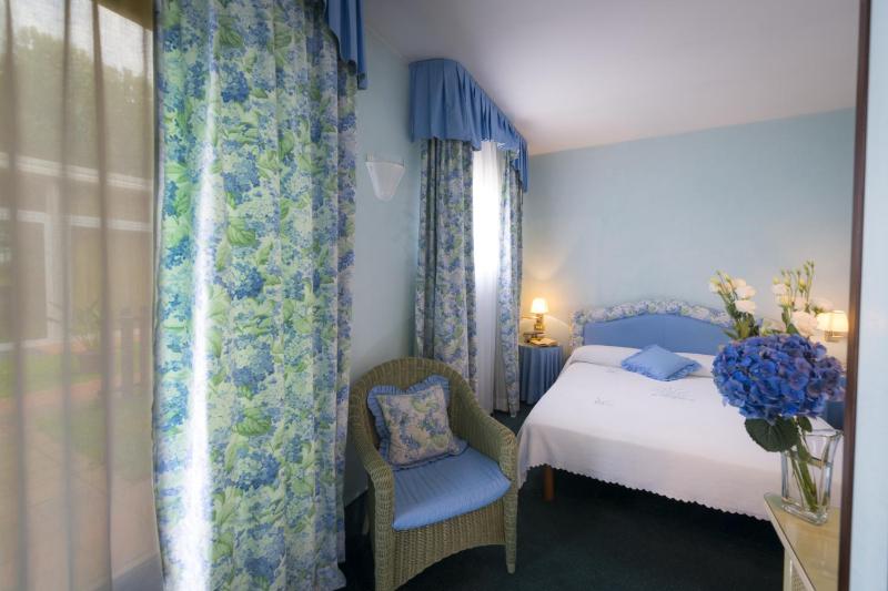 Superior Double Room image 2