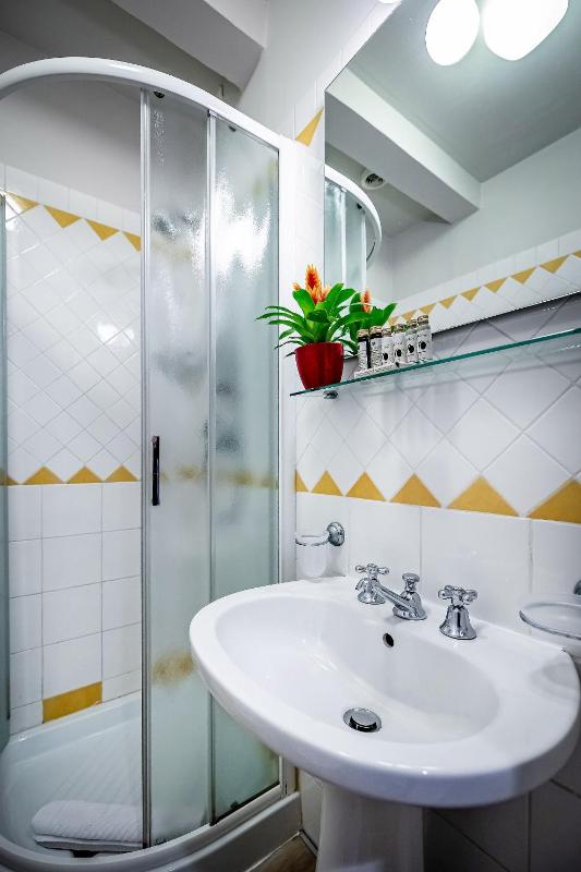 Double or Twin Room image 3