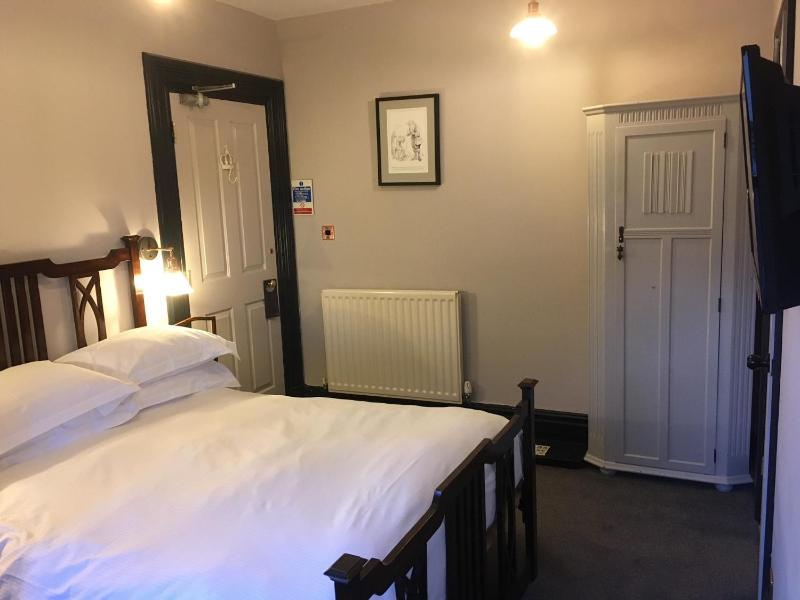 Double Room image 3
