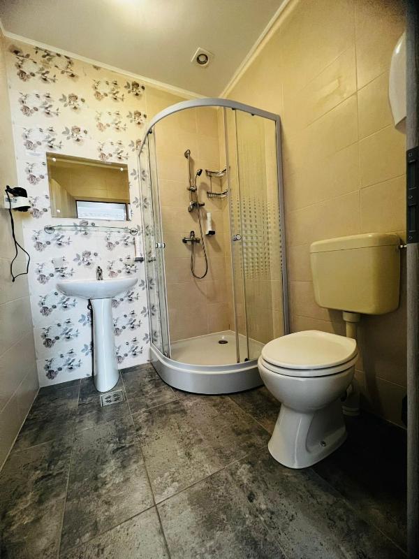 Double Room image 4