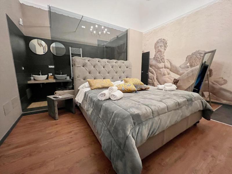 Suite with Balcony image 1