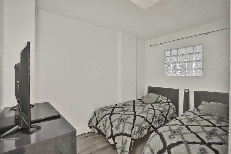 One-Bedroom Apartment with Sea View image 2