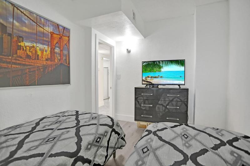 One-Bedroom Apartment with Sea View image 3