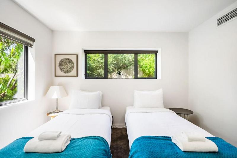 Forest View Apartment with Parking and Garden - image 10