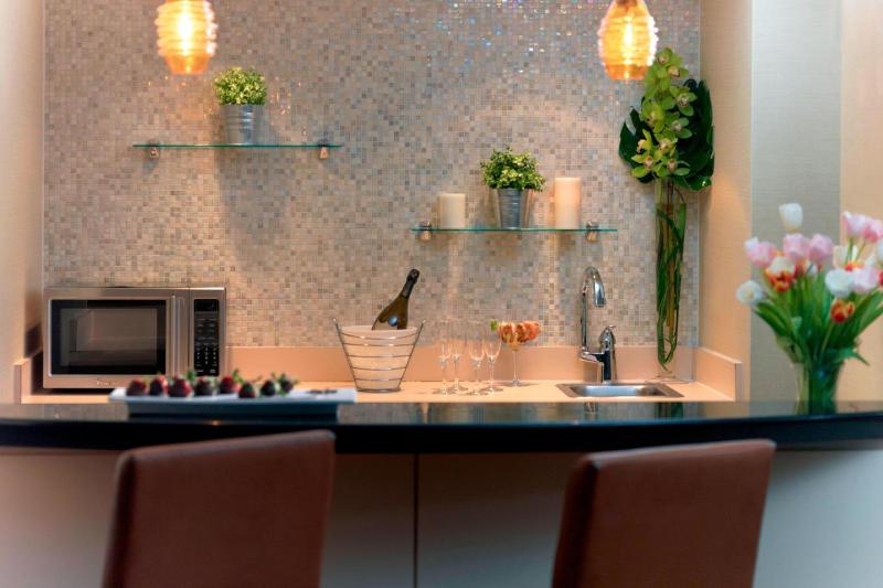 Atlanta Marriott Suites Midtown - image 3