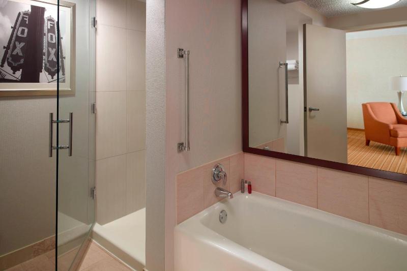 Atlanta Marriott Suites Midtown - image 13