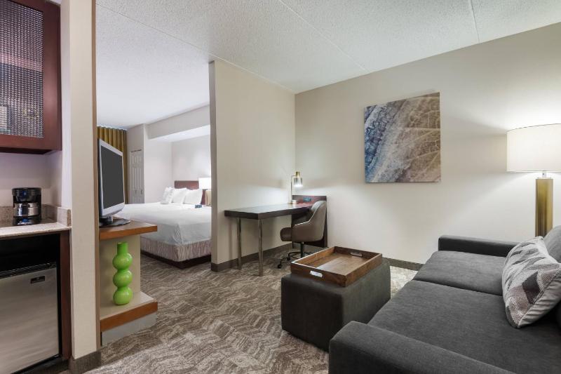 Queen Suite with Two Queen Beds image 1