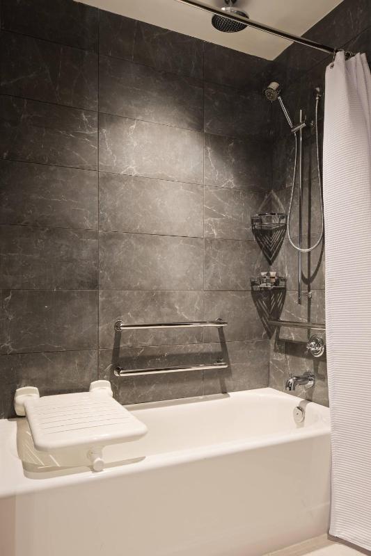 Guest Room, 1 King image 1