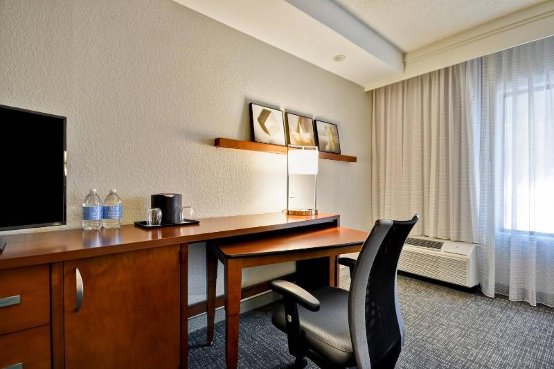 Courtyard by Marriott Dallas Medical/Market Center - image 26