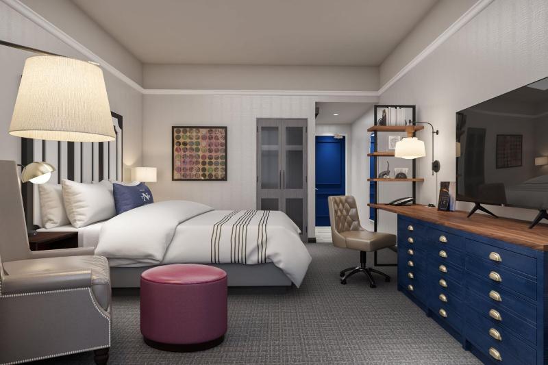 Guest Room, 1 King image 3