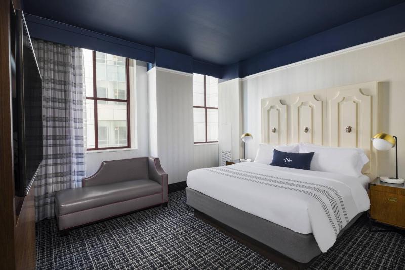 One Bedroom Suite, 1 Bedroom Suite, 1 King, Sofa bed image 3