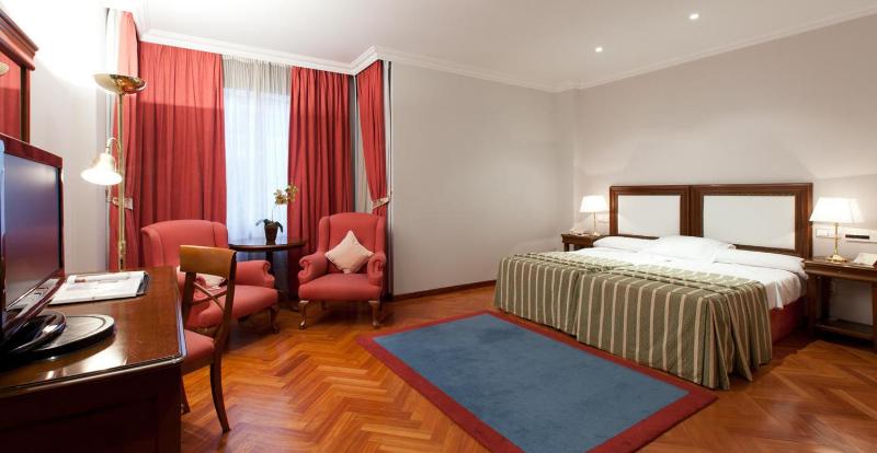 Family Room (2 Adults + 2 Children) image 2