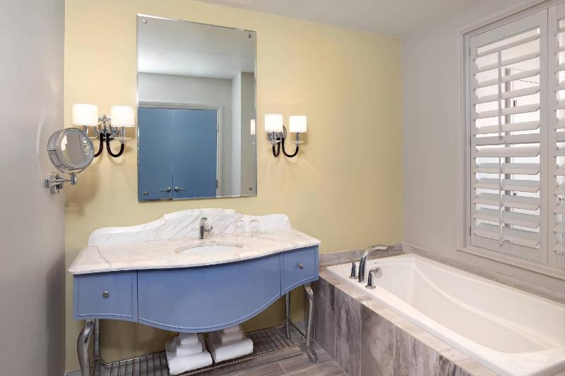 Superior King Room image 2