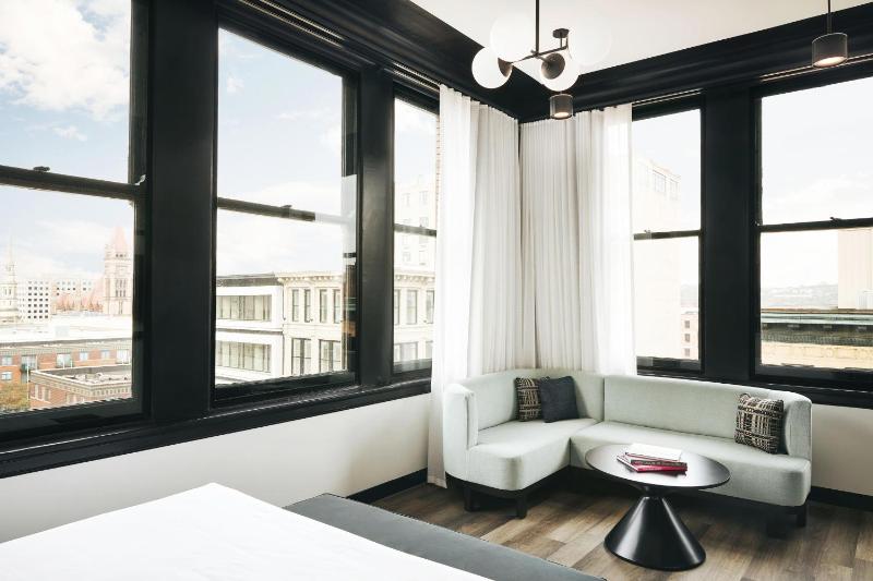 Corner Suite image 3