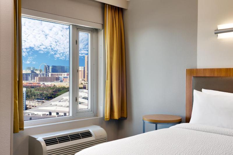 King Studio with Trundle Bed and City View image 1