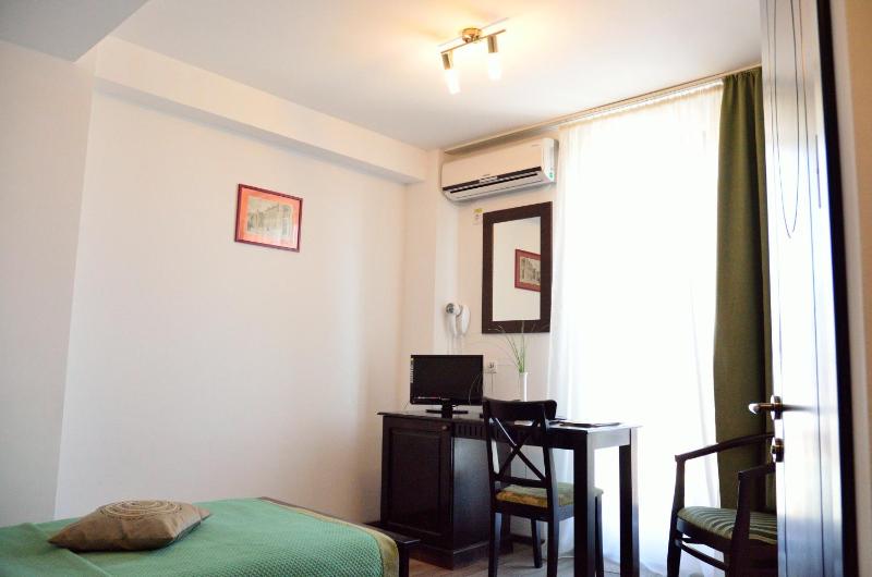 Single Room image 3