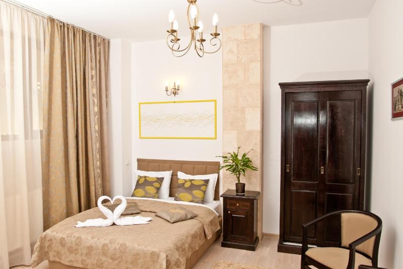 Double Room image 4