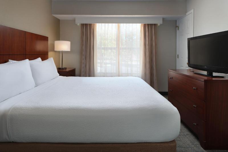 One-Bedroom Queen Suite with Sofa Bed image 1