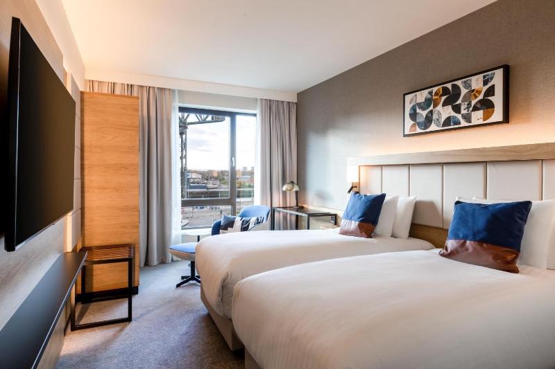 Deluxe Twin Room image 3
