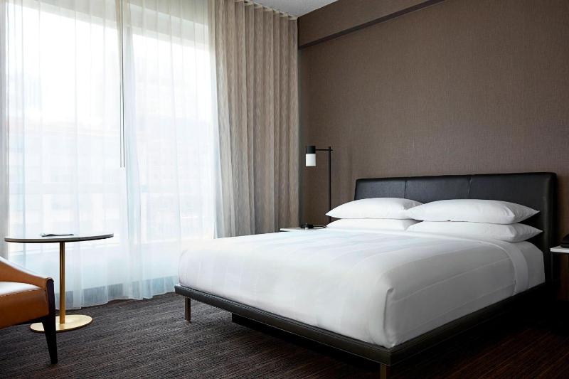 One-Bedroom King Suite image 3
