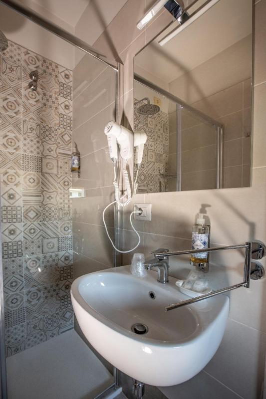 Hotel La Tavola Rotonda - image 9