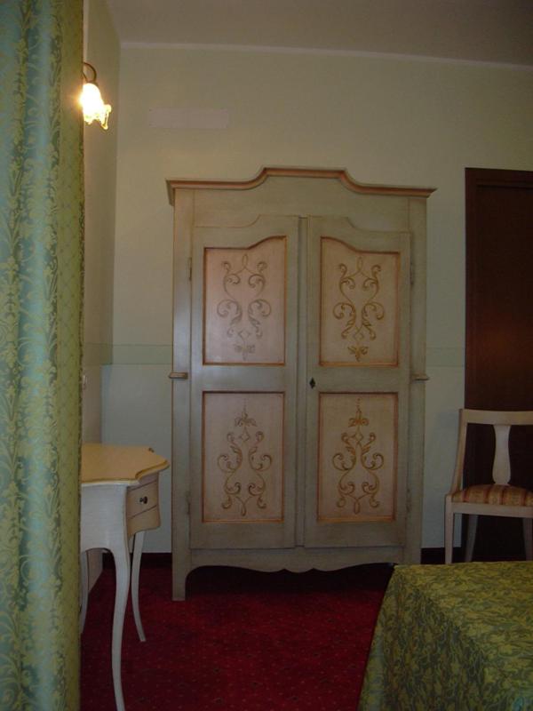 Classic Double Room image 2