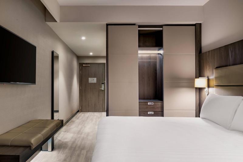 Standard Double Room image 3