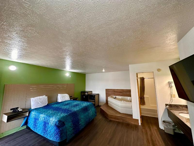 Deluxe King Suite image 1