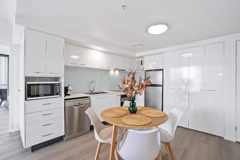 Towers of Chevron 2 Bedroom Ocean Apartment! - image 13
