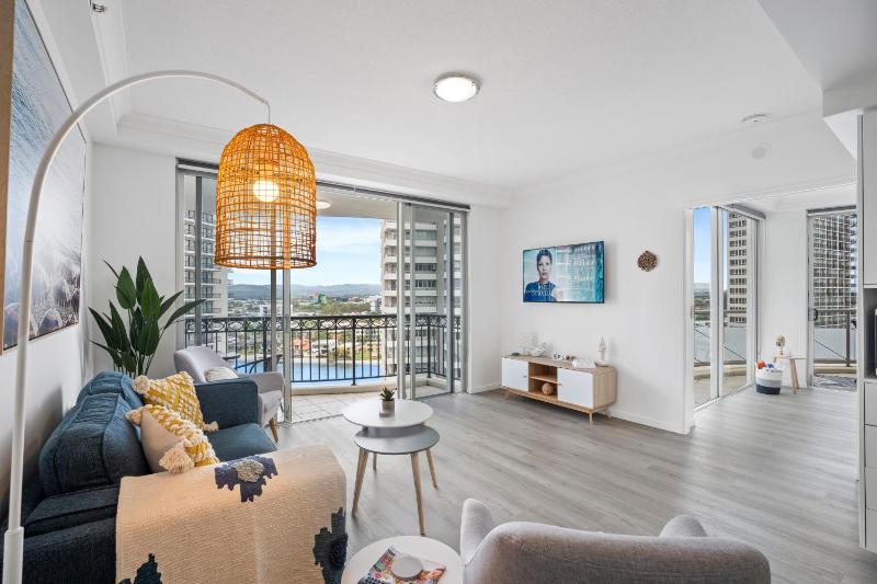 Towers of Chevron 2 Bedroom Ocean Apartment! - image 12