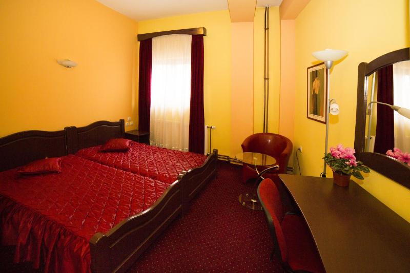 Deluxe Twin Room image 3